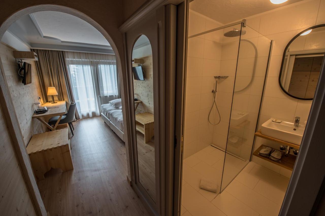 Hotel Ciasa Salares San Cassiano  Esterno foto