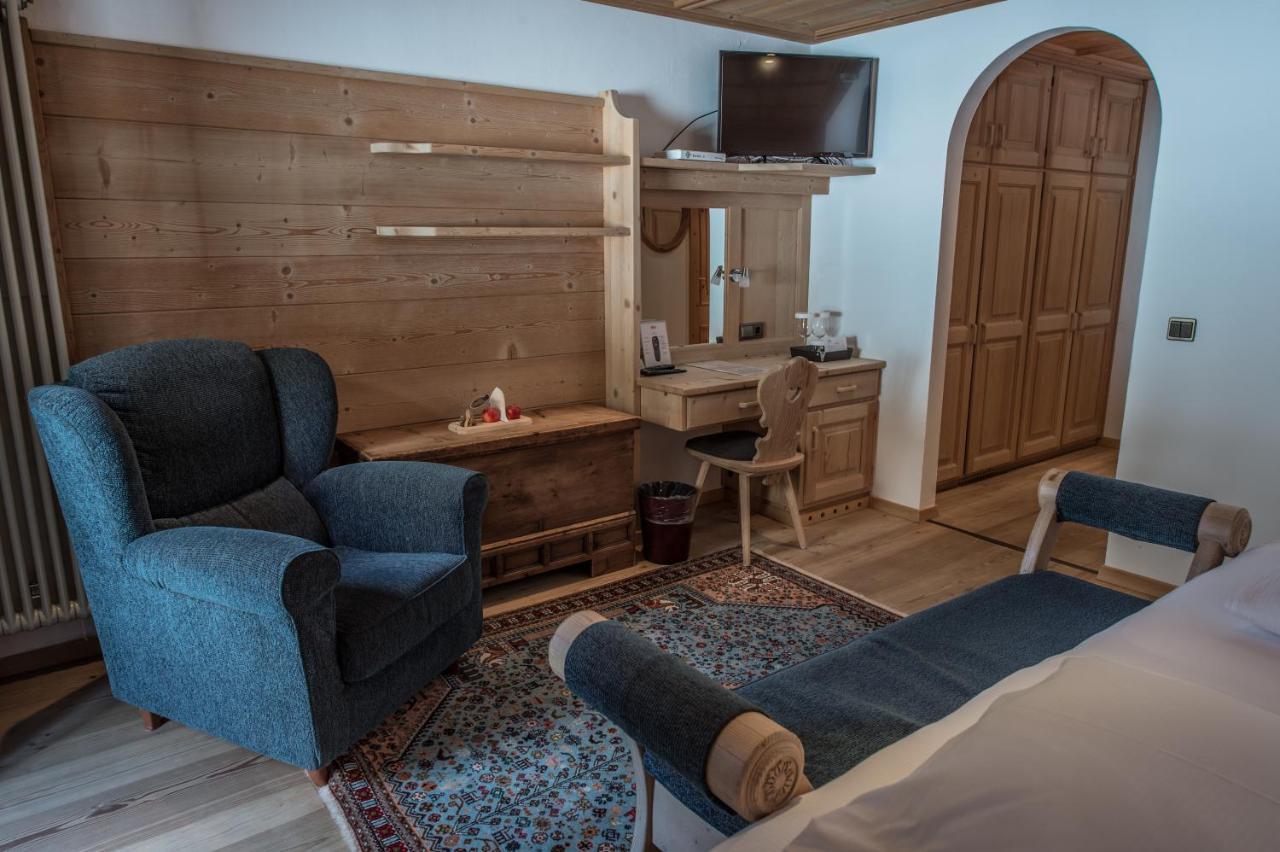 Hotel Ciasa Salares San Cassiano  Esterno foto