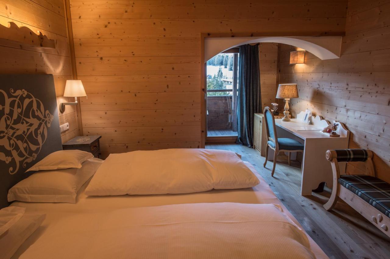 Hotel Ciasa Salares San Cassiano  Esterno foto