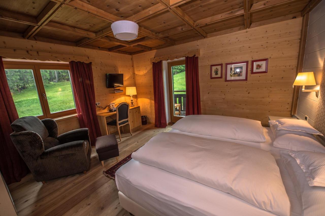 Hotel Ciasa Salares San Cassiano  Esterno foto