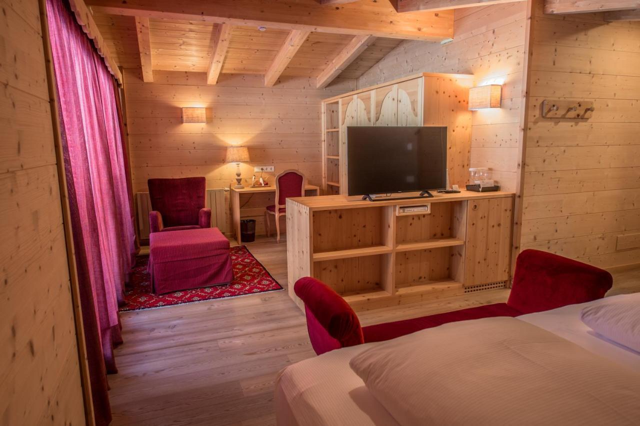 Hotel Ciasa Salares San Cassiano  Esterno foto