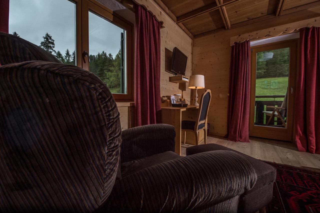 Hotel Ciasa Salares San Cassiano  Esterno foto