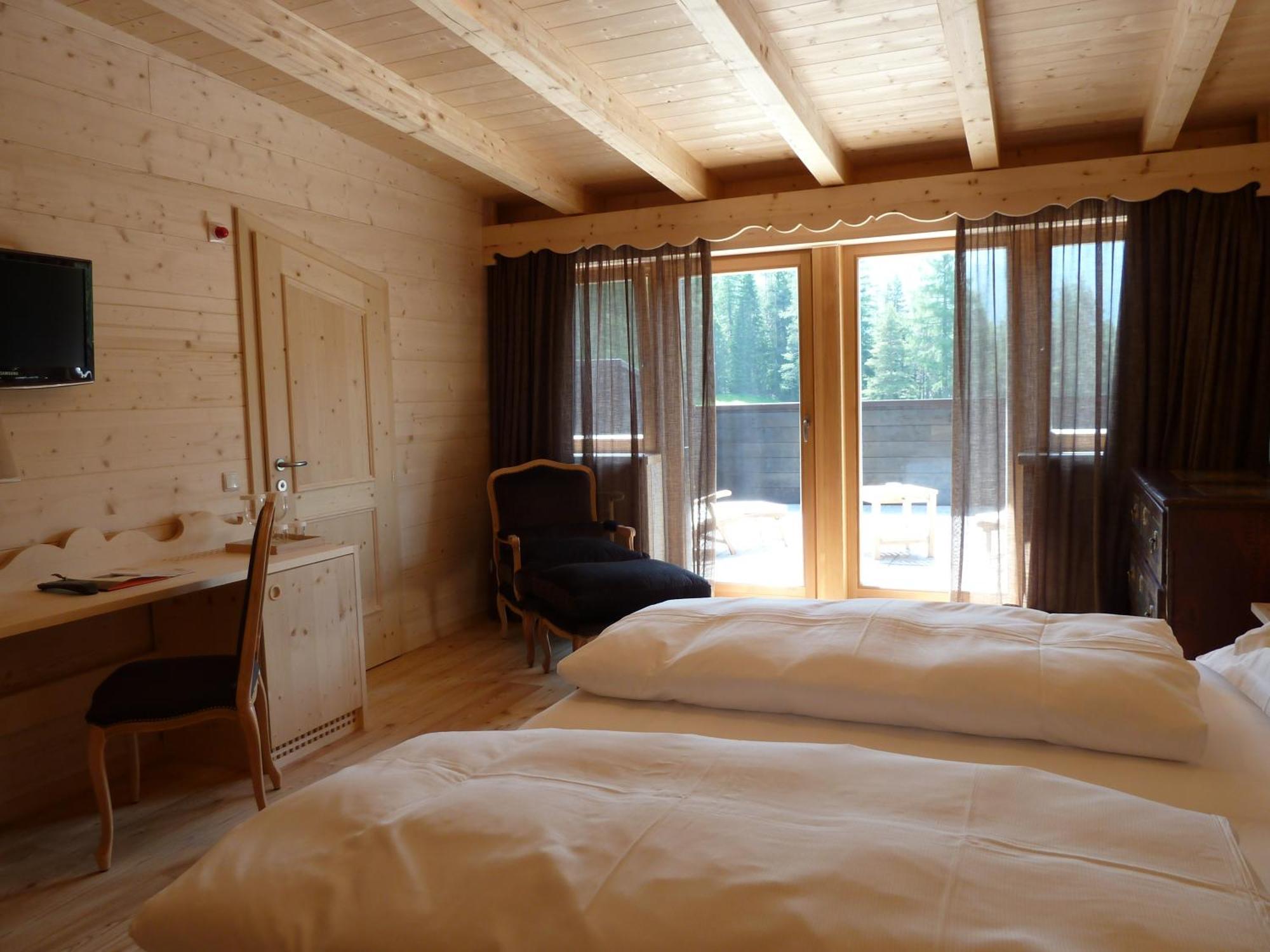 Hotel Ciasa Salares San Cassiano  Esterno foto