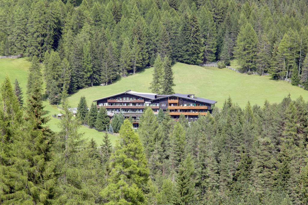 Hotel Ciasa Salares San Cassiano  Esterno foto